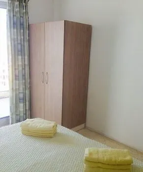 Shamrock Apartment